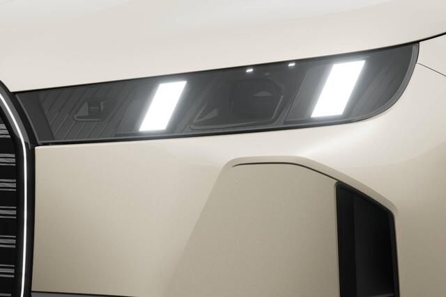 BMW iX xDrive M70 | Comfort Pack | Innovation Pack | Glazen panoramadak Sky Lounge | Bowers & Wilkins Diamond Surround Sound System