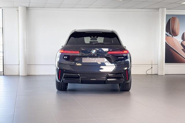 BMW iX xDrive60 | M Sport Pro | Comfort Pack | Innovation Pack | Soft-Close | Glazen Panoramadak Sky Lounge