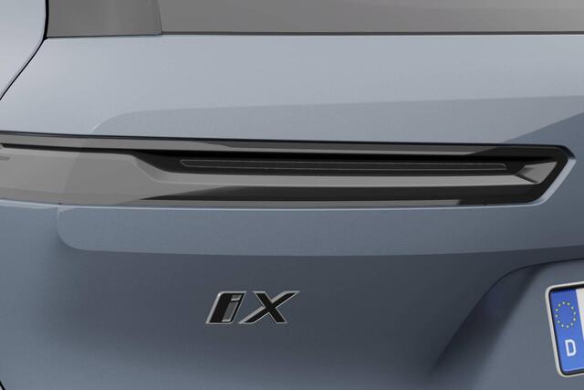 BMW iX xDrive M70 | Comfort Pack | Innovation Pack | Bowers & Wilkins Diamond Surround Sound Systeem | Glazen Panoramadak Sky Lounge | Trekhaak