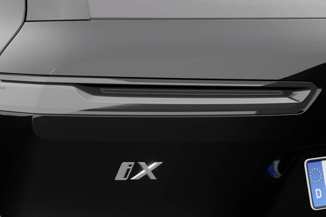 BMW iX xDrive45 | M Sport Pro | Comfort Pack | Innovation Pack | Trekhaak | Glazen Panoramadak Sky Lounge