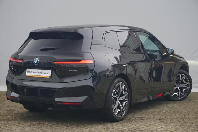 BMW iX xDrive40 High Executive Sportpakket 22'' / Laserlight / Comfort Acces / Trekhaak / Harman Kardon