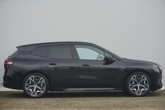 BMW iX xDrive40 High Executive Sportpakket 22'' / Laserlight / Comfort Acces / Trekhaak / Harman Kardon