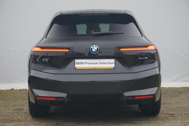 BMW iX xDrive40 High Executive Sportpakket 22'' / Laserlight / Comfort Acces / Trekhaak / Harman Kardon