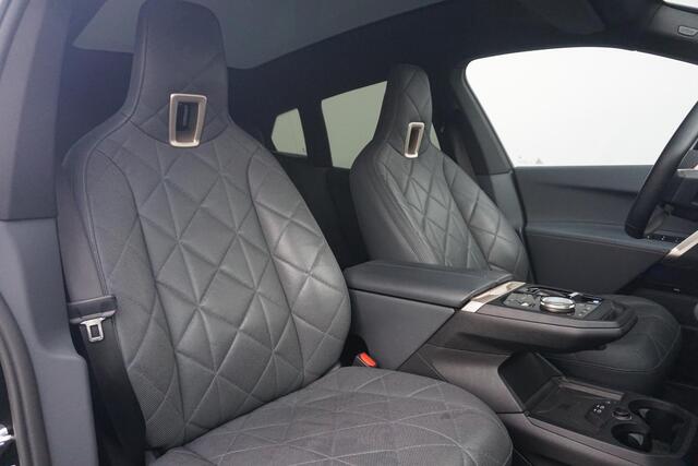 BMW iX xDrive40 High Executive Sportpakket 22'' / Laserlight / Comfort Acces / Trekhaak / Harman Kardon