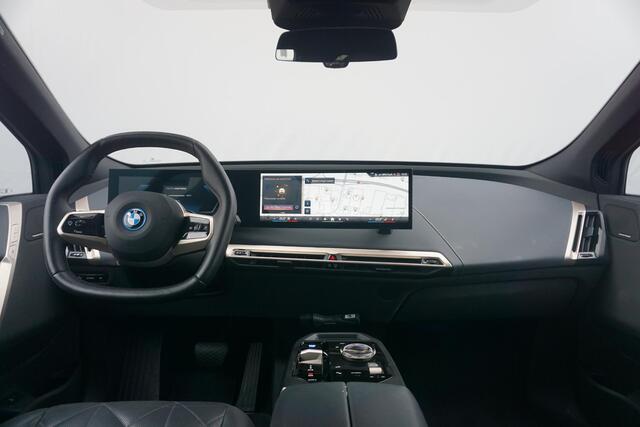 BMW iX xDrive40 High Executive Sportpakket 22'' / Laserlight / Comfort Acces / Trekhaak / Harman Kardon