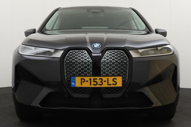 BMW iX xDrive40 Executive 77 kWh M-Sport Dodehoek Camera Leer