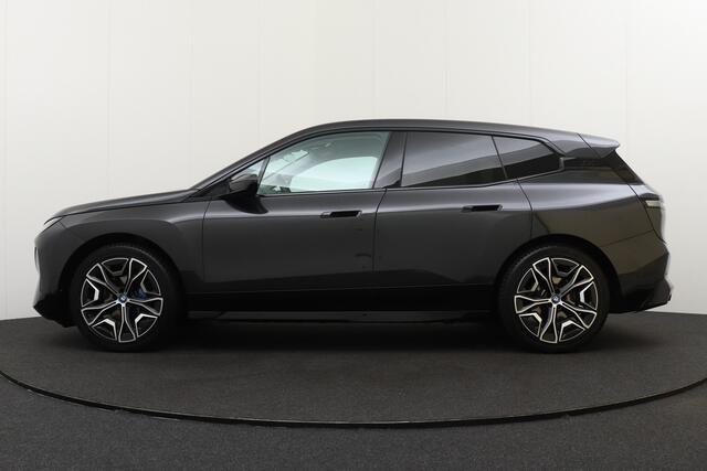 BMW iX xDrive40 Executive 77 kWh M-Sport Dodehoek Camera Leer