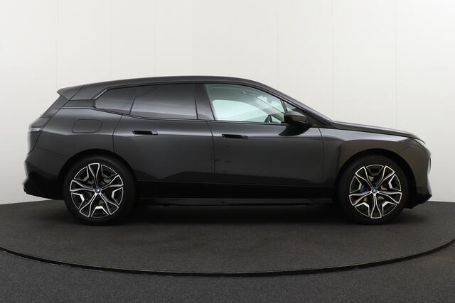 BMW iX xDrive40 Executive 77 kWh M-Sport Dodehoek Camera Leer