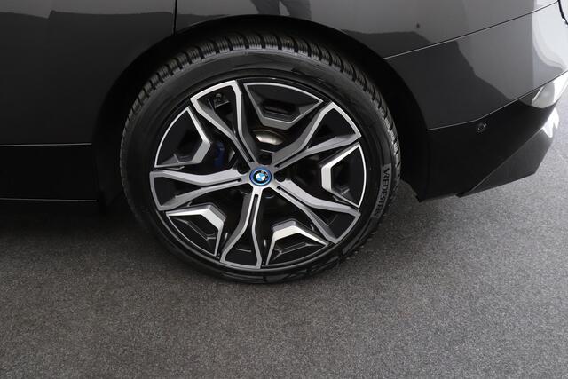 BMW iX xDrive40 Executive 77 kWh M-Sport Dodehoek Camera Leer