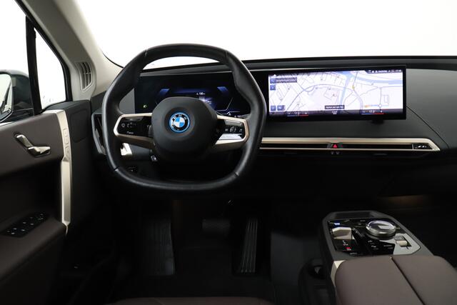 BMW iX xDrive40 Executive 77 kWh M-Sport Dodehoek Camera Leer