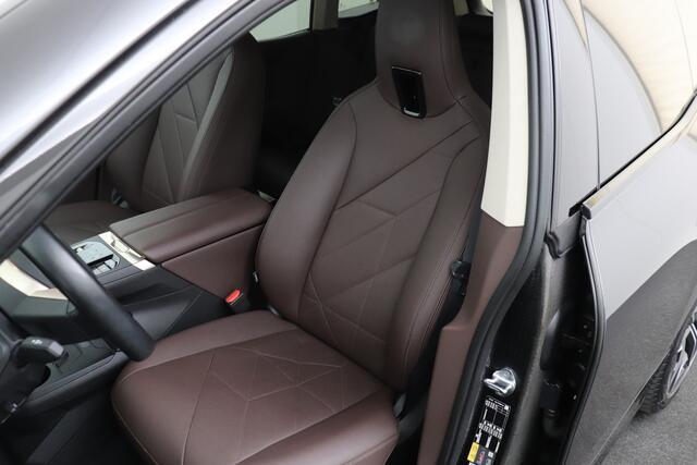 BMW iX xDrive40 Executive 77 kWh M-Sport Dodehoek Camera Leer