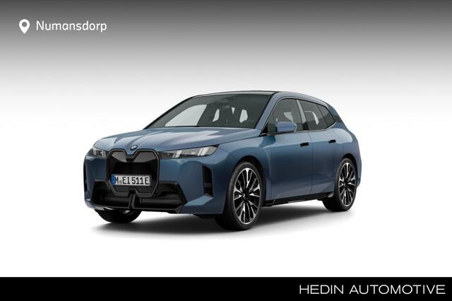 BMW iX xDrive45 | M-Sport Pro | 23'' | Soft-Close | Luchtvering | Panorama. | Driv. + Park. Prof. | Stoelvent. | Harman/Kardon | Trekhaak | Iconic Glow grille | Warmte Comf. voor/achter