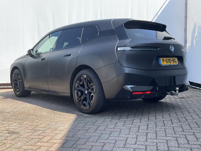 BMW iX xDrive50 High Executive 112 kWh Laser B&W Pano.dak Trekhaak M-sport