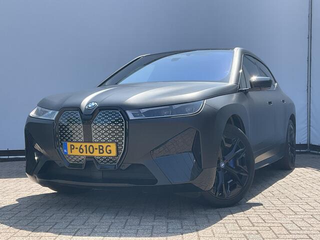 BMW iX xDrive50 High Executive 112 kWh Laser B&W Pano.dak Trekhaak M-sport