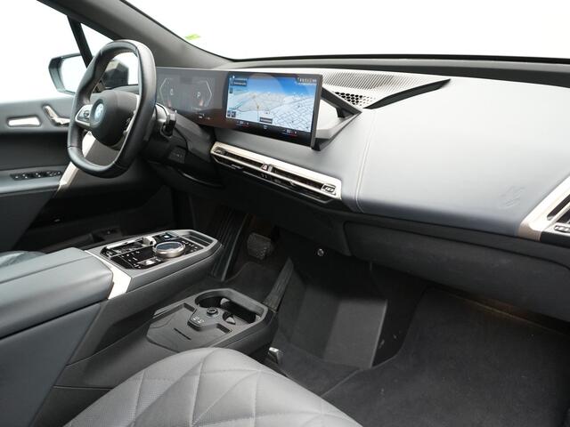 BMW iX xDrive40 High Executive 77 kWh INCL BTW | Trekhaak af Fabriek | Panodak | Lederen Comfortzetels Massage & Memory | 360 Camera | Head Up | Widescreen | 22"L.M | Harman Kardon |