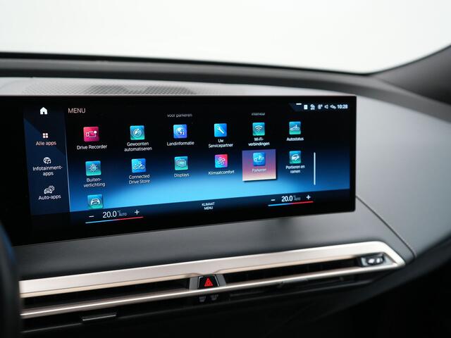 BMW iX xDrive40 High Executive 77 kWh INCL BTW | Trekhaak af Fabriek | Panodak | Lederen Comfortzetels Massage & Memory | 360 Camera | Head Up | Widescreen | 22"L.M | Harman Kardon |