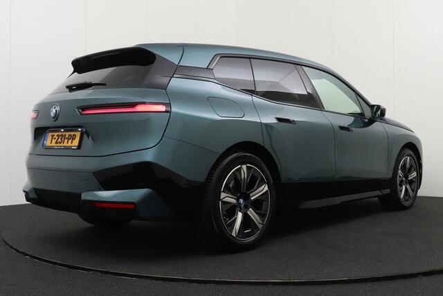 BMW iX xDrive50 Business Edition Plus 112 kWh Warmtepomp Trekhaak Dodehoek