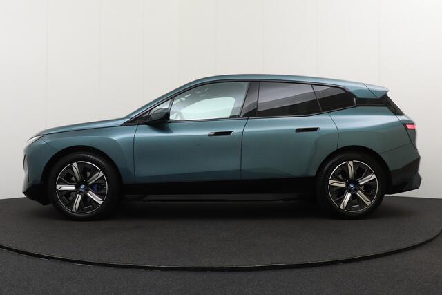 BMW iX xDrive50 Business Edition Plus 112 kWh Warmtepomp Trekhaak Dodehoek