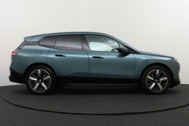 BMW iX xDrive50 Business Edition Plus 112 kWh Warmtepomp Trekhaak Dodehoek