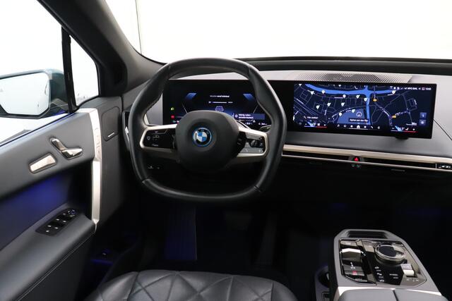 BMW iX xDrive50 Business Edition Plus 112 kWh Warmtepomp Trekhaak Dodehoek