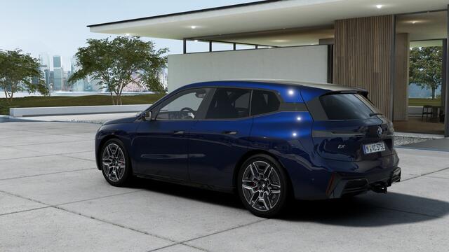 BMW iX xDrive45 M Sport / Panoramadak / Trekhaak / Soft-Close / Stoelventilatie / Parking Assistant Professional / Adaptieve LED / Comfort Access / Harman Kardon