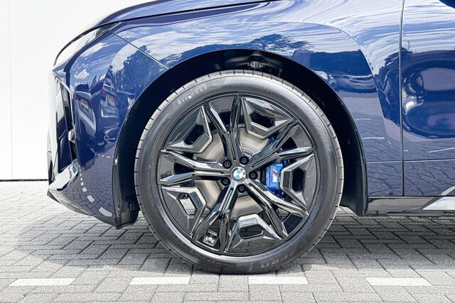 BMW iX xDrive45 101 kWh