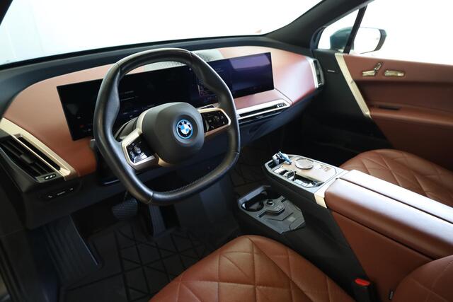 BMW iX xDrive40 High Executive 77 kWh | Driving Assistant Professional | Trekhaak Elektrisch Uitklapbaar | Rondomzicht Camera | M Sportpakket