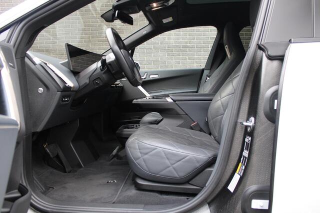 BMW iX xDrive40 High Executive 77 kWh Luxe lederen bekleding, Navigatie, Applecarpl./Andr. Auto, 360 camera, Panorama dak, 22'' inch LM velgen