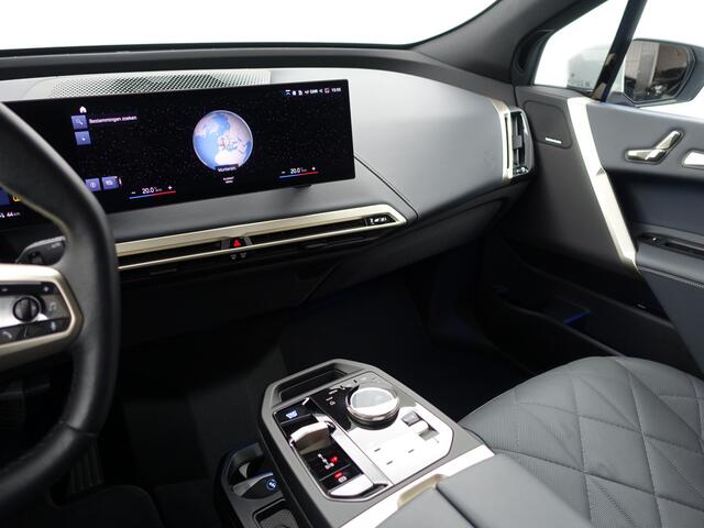 BMW iX xDrive40 M Gold Edition 77 kWh- Harman Kardon, Stoelmassage, Stuur/Stoelverwarming, Head Up, 360 Camera, Ada Cruise