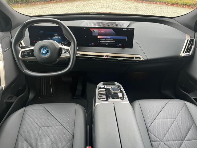 BMW iX xDrive40 Executive 77 kWh | Head-Up Display | Camera | Stoelverwarming | Navigatie |