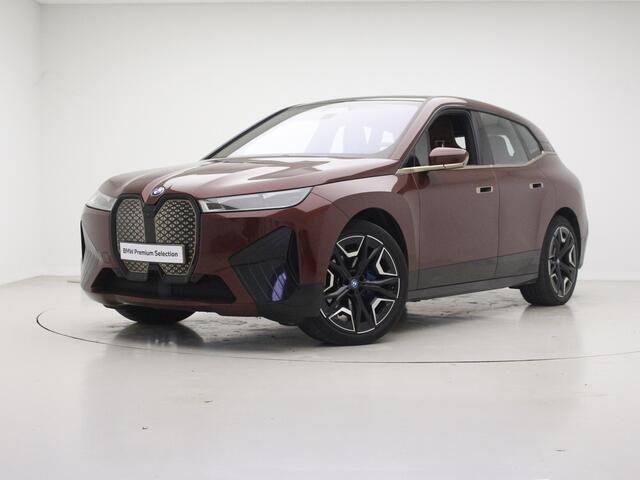 BMW iX xDrive50 High Executive 112 kWh | 22" | Trekhaak | Ventilatie | Panorama Skylounge | CoPilot | Bowers & Wilkins Diamond Surround Sound Systeem