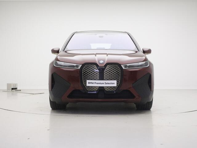 BMW iX xDrive50 High Executive 112 kWh | 22" | Trekhaak | Ventilatie | Panorama Skylounge | CoPilot | Bowers & Wilkins Diamond Surround Sound Systeem