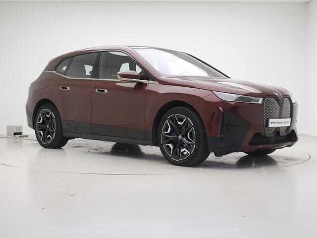 BMW iX xDrive50 High Executive 112 kWh | 22" | Trekhaak | Ventilatie | Panorama Skylounge | CoPilot | Bowers & Wilkins Diamond Surround Sound Systeem