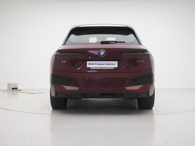 BMW iX xDrive50 High Executive 112 kWh | 22" | Trekhaak | Ventilatie | Panorama Skylounge | CoPilot | Bowers & Wilkins Diamond Surround Sound Systeem