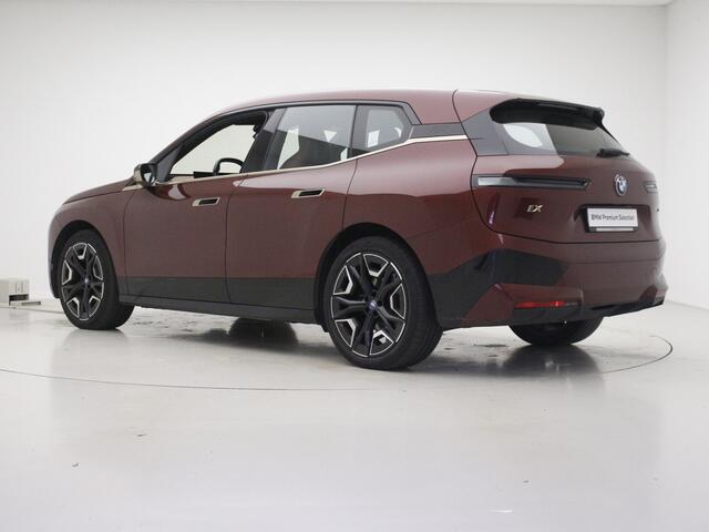 BMW iX xDrive50 High Executive 112 kWh | 22" | Trekhaak | Ventilatie | Panorama Skylounge | CoPilot | Bowers & Wilkins Diamond Surround Sound Systeem