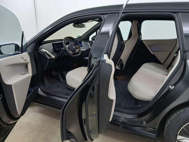 BMW iX xDrive40 | Sportpakket | 21" | Driving Assistant Plus | Flexible Fast Charger 2.0