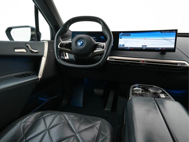 BMW iX xDrive40 High Executive 77 kWh (SOH-100%) AUT. *PANO | HEAD-UP | HARMAN/KARDON | SOFT-CLOSE | DAB+ | DIGI-COCKPIT | HEATED-COMFORTSEATS | FULL-LED | CARPLAY | ...