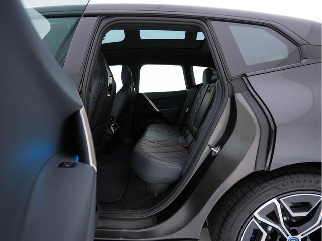 BMW iX xDrive40 High Executive 77 kWh (SOH-100%) AUT. *PANO | HEAD-UP | HARMAN/KARDON | SOFT-CLOSE | DAB+ | DIGI-COCKPIT | HEATED-COMFORTSEATS | FULL-LED | CARPLAY | ...