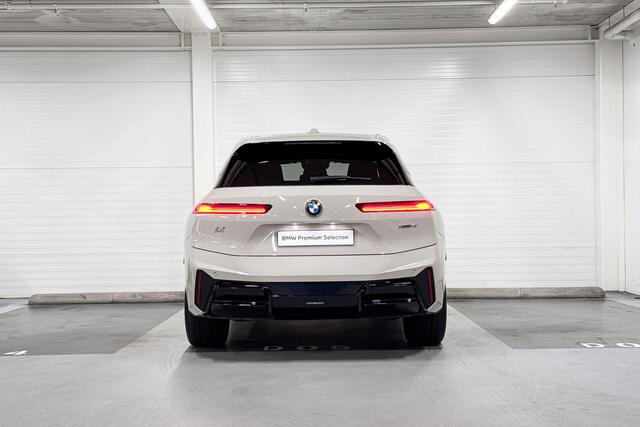 BMW iX xDrive45 101 kWh