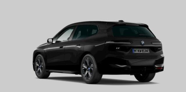 BMW iX xDrive40 77 kWh Sportpakket - Trekhaak - Multifunctionele stoelen - Comfort acces - Parking Assistant Plus - Harman Kardon - Extra-warmtewerende voorruit - Hemelbekleding in Anthrazit -