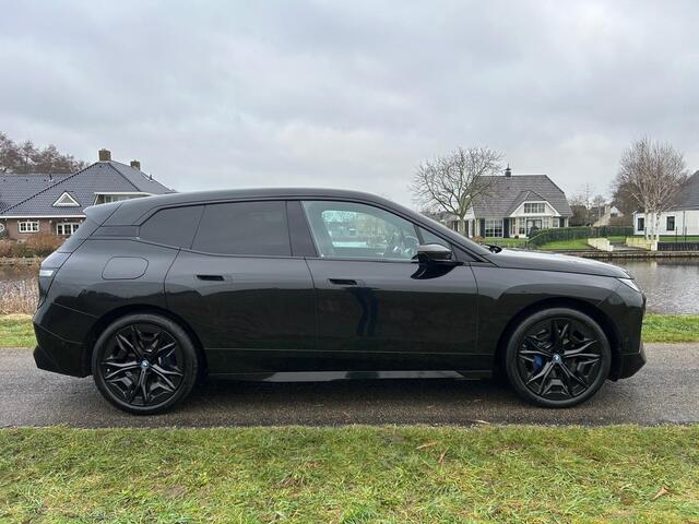 BMW iX xDrive40 High Executive 77 kWh Sportpakket / Panorama dak / SOH 99,3