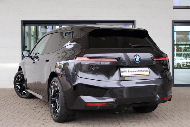 BMW iX M60 High Executive 112 kWh | Bowers & Wilkins | M Aerodynamica | Head-up Display | Voorstoelen Verwarmd