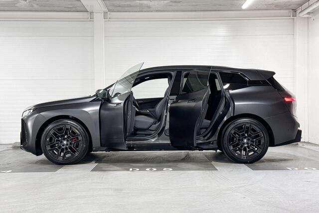 BMW iX xDrive60 | M-Sport Pro | Innovation Pack | Comfort Pack | Driving Assistant Professional | Parking Assistant Professional | Bowers&Wilkins | Sky Lounge | Soft-Close | Comfort Access | Trekhaak | Selections