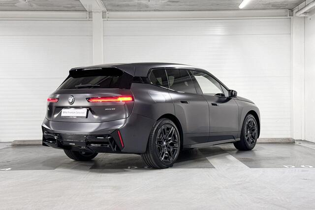 BMW iX xDrive60 | M-Sport Pro | Innovation Pack | Comfort Pack | Driving Assistant Professional | Parking Assistant Professional | Bowers&Wilkins | Sky Lounge | Soft-Close | Comfort Access | Trekhaak | Selections