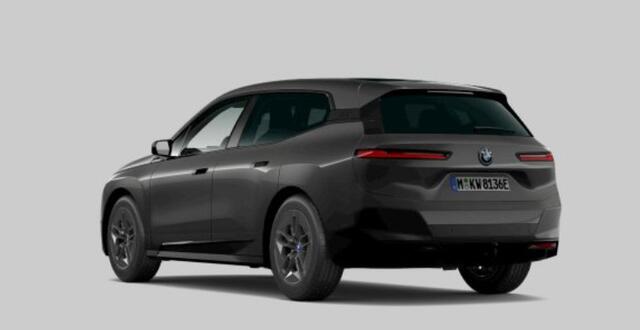 BMW iX xDrive40 Executive 77 kWh Trekhaak - Panoramadak - Driving/Parking Assistant Professional - Luchtvering - Comfort Access - Soft close - Getinte Ruiten - Hemelbekleding in Anthrazit -