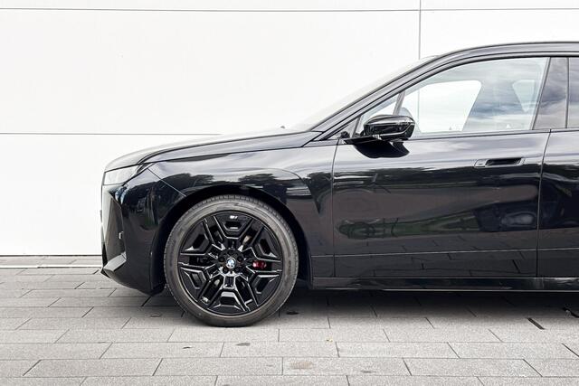 BMW iX xDrive45 101 kWh