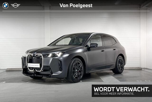 BMW iX xDrive60 | M-Sport Pro | Innovation Pack | Comfort Pack | Driving Assistant Professional | Parking Assistant Professional | Bowers&Wilkins | Sky Lounge | Soft-Close | Comfort Access | Trekhaak