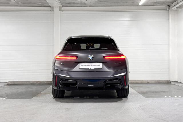 BMW iX xDrive60 | M-Sport Pro | Innovation Pack | Comfort Pack | Driving Assistant Professional | Parking Assistant Professional | Bowers&Wilkins | Sky Lounge | Soft-Close | Comfort Access | Trekhaak