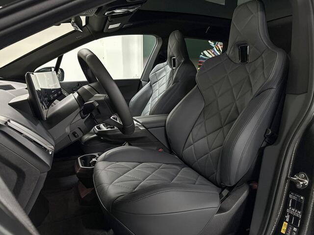 BMW iX xDrive60 | M-Sport Pro | Innovation Pack | Comfort Pack | Driving Assistant Professional | Parking Assistant Professional | Bowers&Wilkins | Sky Lounge | Soft-Close | Comfort Access | Trekhaak