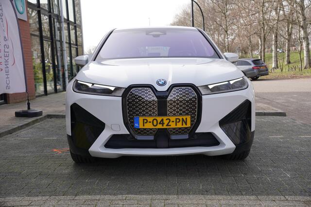 BMW iX xDrive40 High Executive 77 kWh / BTW / Massage / Harman Kardon / Memory Seat / 22' Inch /
